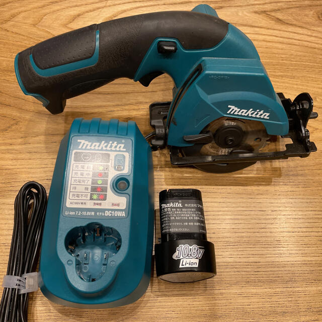 Makita - マキタ 85mm 10.8v 充電式マルノコ HS300Dの通販 by Bon's ...