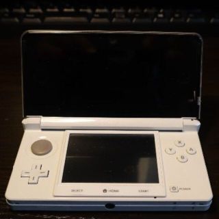 ニンテンドウ(任天堂)の任天堂　3DS　本体　（アイスホワイト）(携帯用ゲーム機本体)