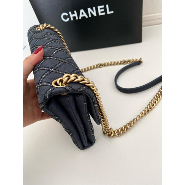 CHANEL(シャネル)の★美品★ シャネル マトラッセ チェーンショルダーバッグ ネイビー/ゴールド レディースのバッグ(ショルダーバッグ)の商品写真