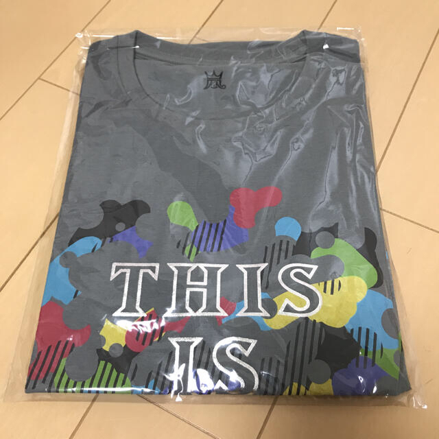 嵐(アラシ)の嵐 ARASHI Anniversary Tour グレー Tシャツ エンタメ/ホビーのタレントグッズ(アイドルグッズ)の商品写真