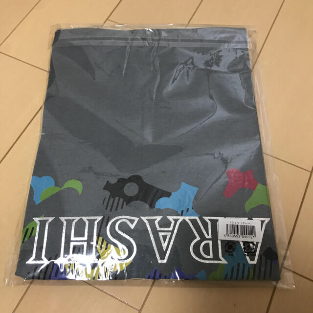 嵐(アラシ)の嵐 ARASHI Anniversary Tour グレー Tシャツ エンタメ/ホビーのタレントグッズ(アイドルグッズ)の商品写真