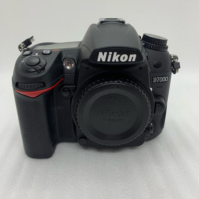 デジタル一眼 Nikon D7000 ショット数2 950なのにちょっと難ありかも