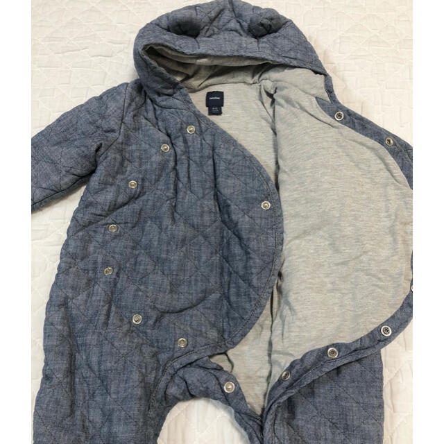 babyGAP(ベビーギャップ)のbabyGAP くま耳 デニム風キルトカバーオール アウター（65〜70cm） キッズ/ベビー/マタニティのベビー服(~85cm)(ジャケット/コート)の商品写真