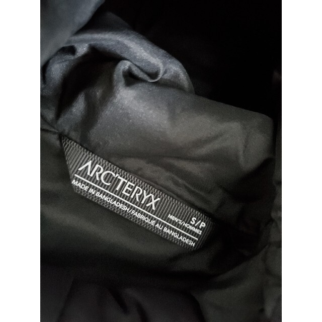 新品ARC'TERYX アトムLTフーディー　S　型番24108　ノースフェイス