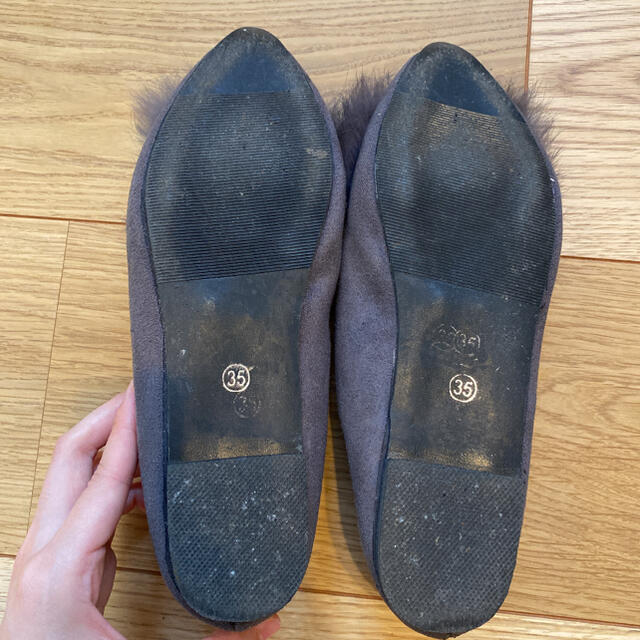 ファー付きパンプス グレー レディースの靴/シューズ(ハイヒール/パンプス)の商品写真