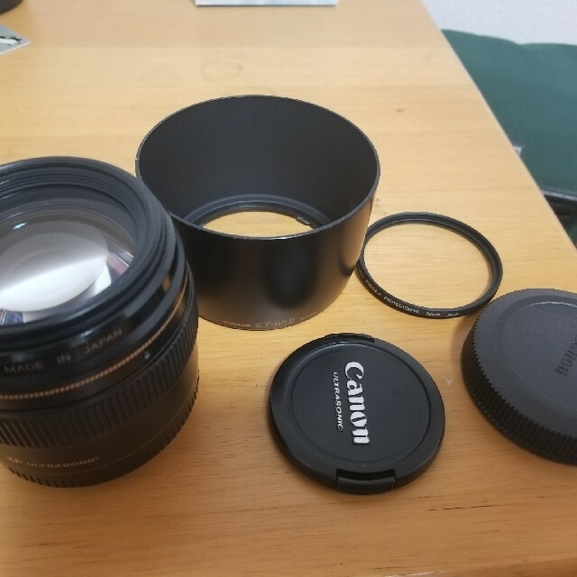 EF Canon 85mm f1.8 USM  スマホ/家電/カメラのカメラ(レンズ(単焦点))の商品写真