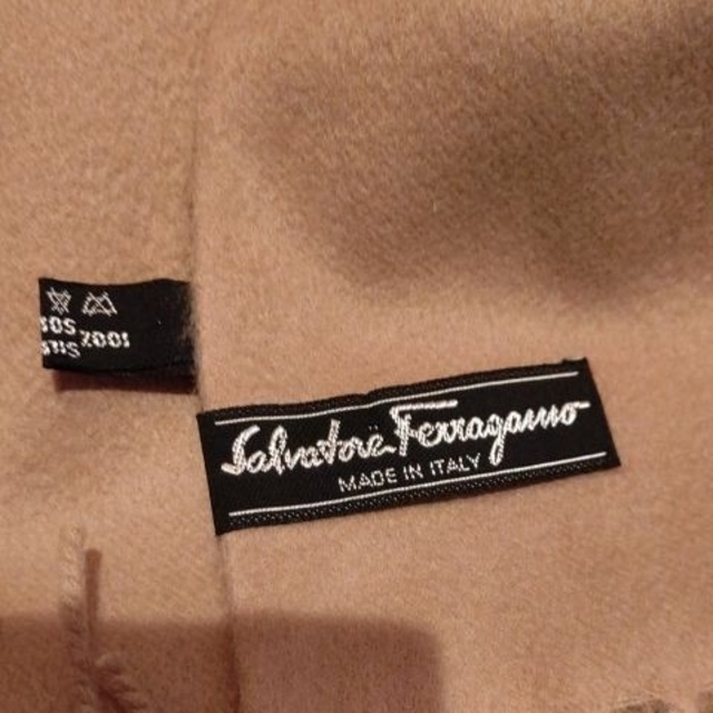 Salvatore Ferragamo(サルヴァトーレフェラガモ)のメンズ  マフラー  フェラガモ  カシミア、シルク、2way  未使用 メンズのファッション小物(マフラー)の商品写真
