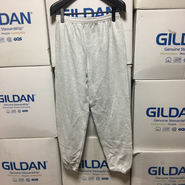 GILDAN(ギルタン)のぱや様専用ギルダン☆パーカーのチャコールグレーXLとパンツのアッシュグレーL メンズのトップス(パーカー)の商品写真
