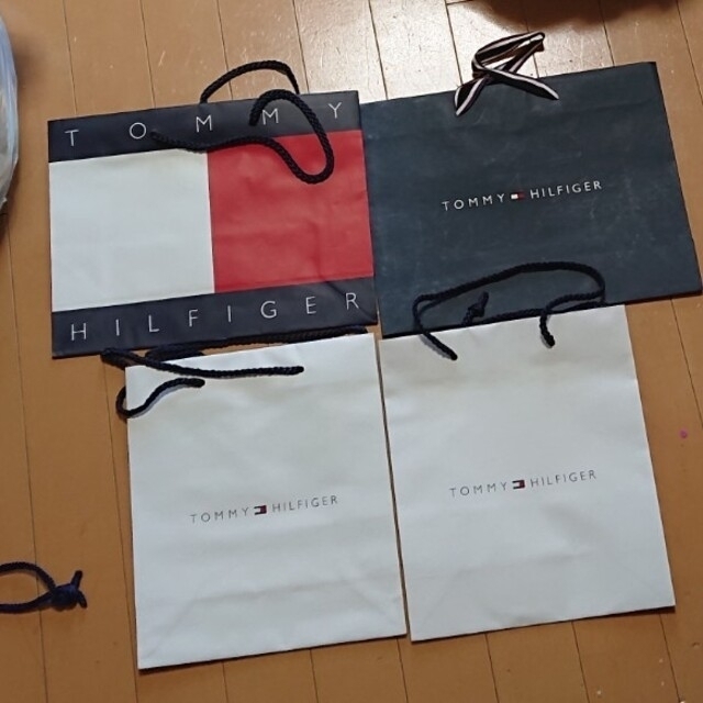 TOMMY HILFIGER(トミーヒルフィガー)のトミーヒルフィガー　フラッグ 紙袋 ショップ袋 ４枚 レディースのバッグ(ショップ袋)の商品写真