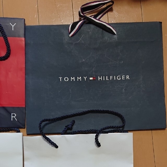 TOMMY HILFIGER(トミーヒルフィガー)のトミーヒルフィガー　フラッグ 紙袋 ショップ袋 ４枚 レディースのバッグ(ショップ袋)の商品写真