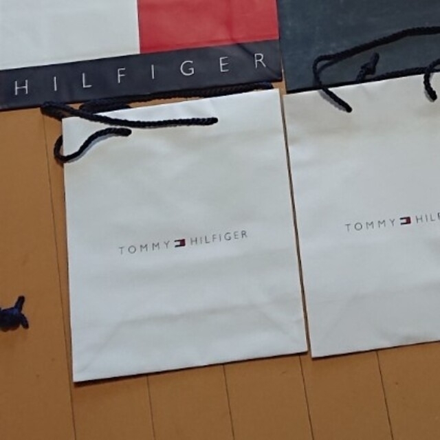 TOMMY HILFIGER(トミーヒルフィガー)のトミーヒルフィガー　フラッグ 紙袋 ショップ袋 ４枚 レディースのバッグ(ショップ袋)の商品写真