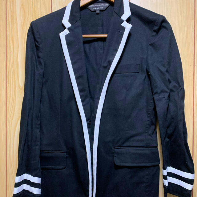 COMME des GARÇONS コムデギャルソン パイピングジャケットの COMME des GARÇONS コムデギャルソン パイピングジャケットの