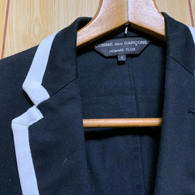 COMME des GARÇONS コムデギャルソン パイピングジャケットの COMME des GARÇONS コムデギャルソン パイピングジャケットの