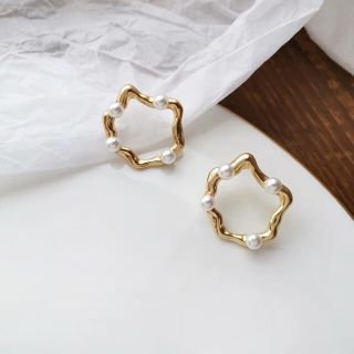 イエナ(IENA)の新品　いびつ　パールフープピアス(ピアス)