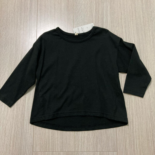 西松屋(ニシマツヤ)の新品★100 カットソー  ブラック キッズ/ベビー/マタニティのキッズ服女の子用(90cm~)(Tシャツ/カットソー)の商品写真