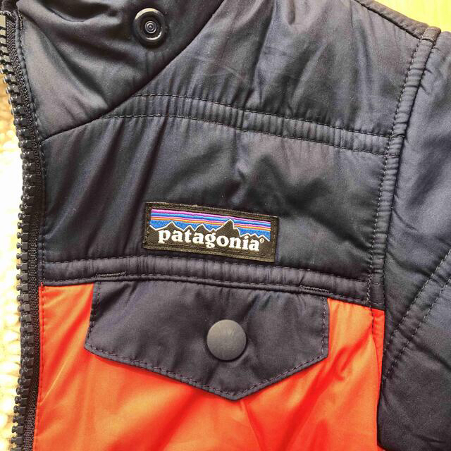 patagonia(パタゴニア)のパタゴニア ベビー リバーシブル トリブルズ フーディ 12-18M キッズ/ベビー/マタニティのベビー服(~85cm)(ジャケット/コート)の商品写真