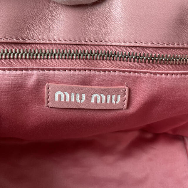 特価在庫あ miumiu - MIUMIU 美品 2way ロゴ ハンドバッグ イントレチャート ミュウミュウの通販 by プロフ必読お願いします。
｜ミュウミュウならラクマ 得価超激得