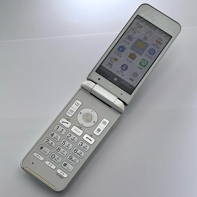 au(エーユー)のにこ様専用 au GRATINA KYF37 ホワイト ガラホ端末 スマホ/家電/カメラのスマートフォン/携帯電話(携帯電話本体)の商品写真