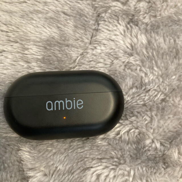 ambie ワイヤレスイヤホン スマホ/家電/カメラのオーディオ機器(ヘッドフォン/イヤフォン)の商品写真