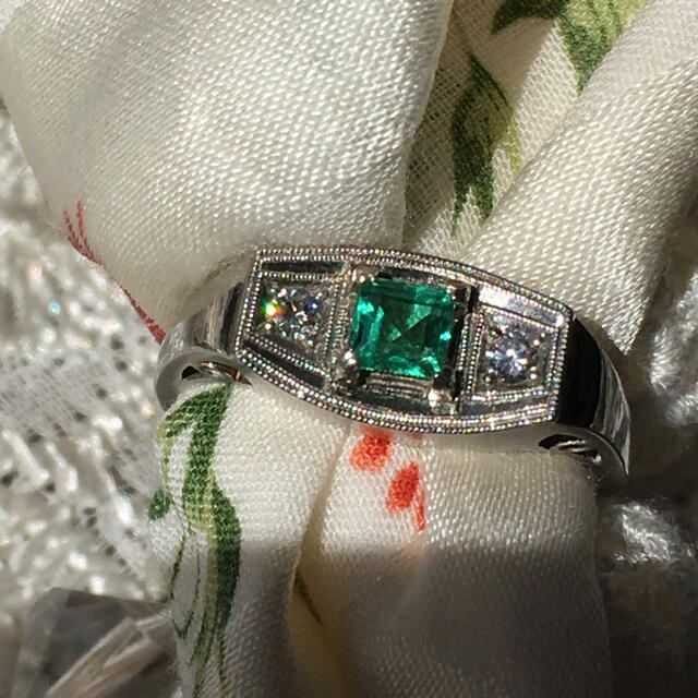 Pm エメラルド　コロンビア産　ダイヤモンド　リング レディースのアクセサリー(リング(指輪))の商品写真