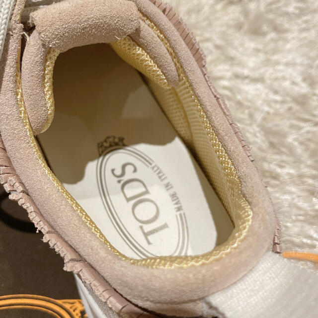 TOD'S(トッズ)の引越しの為お値下げ⭐︎未使用⭐︎トッズ　レザー　フリンジスニーカー　37 レディースの靴/シューズ(スニーカー)の商品写真