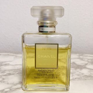 シャネル(CHANEL)の美品　シャネル　N°19 POUDRE プードレ　オードゥパルファム　50ml(香水(女性用))