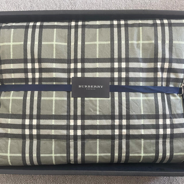 BURBERRY(バーバリー)のバーバリー　羽毛膝掛け インテリア/住まい/日用品の寝具(その他)の商品写真