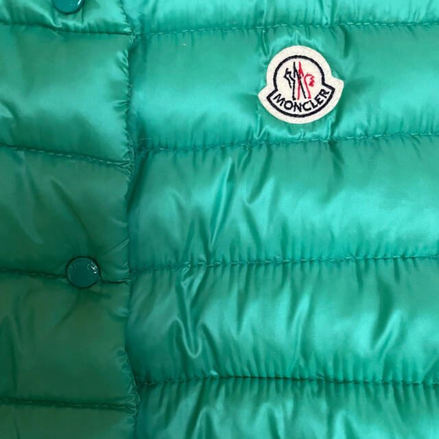 MONCLER(モンクレール)のモンクレール軽量ダウンベスト レディースのジャケット/アウター(ダウンベスト)の商品写真