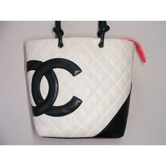 CHANEL(シャネル)のシャネルカンボンレザー皮革マトラッセCCロゴマークバイカラーMMトートバッグ鞄 レディースのバッグ(トートバッグ)の商品写真