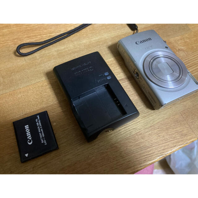 Canon(キヤノン)のixy200 シルバー スマホ/家電/カメラのカメラ(コンパクトデジタルカメラ)の商品写真