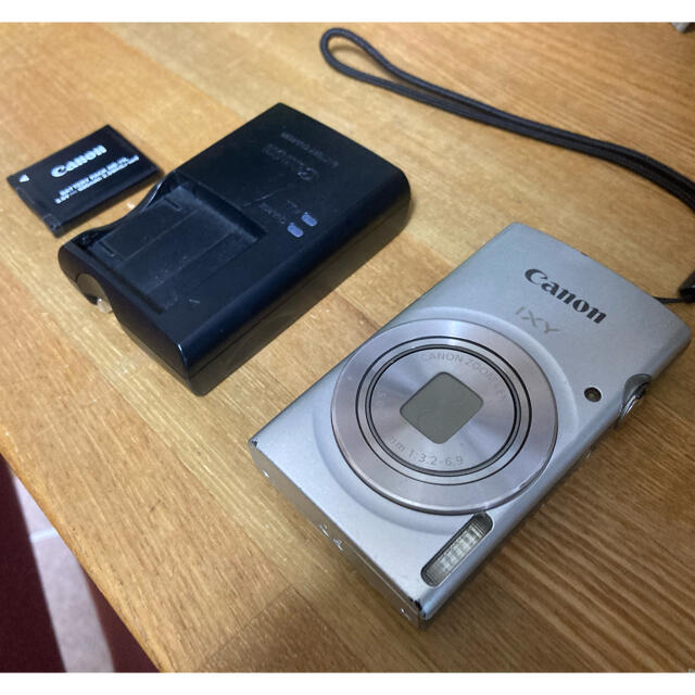 Canon(キヤノン)のixy200 シルバー スマホ/家電/カメラのカメラ(コンパクトデジタルカメラ)の商品写真