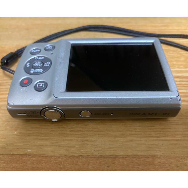 Canon(キヤノン)のixy200 シルバー スマホ/家電/カメラのカメラ(コンパクトデジタルカメラ)の商品写真