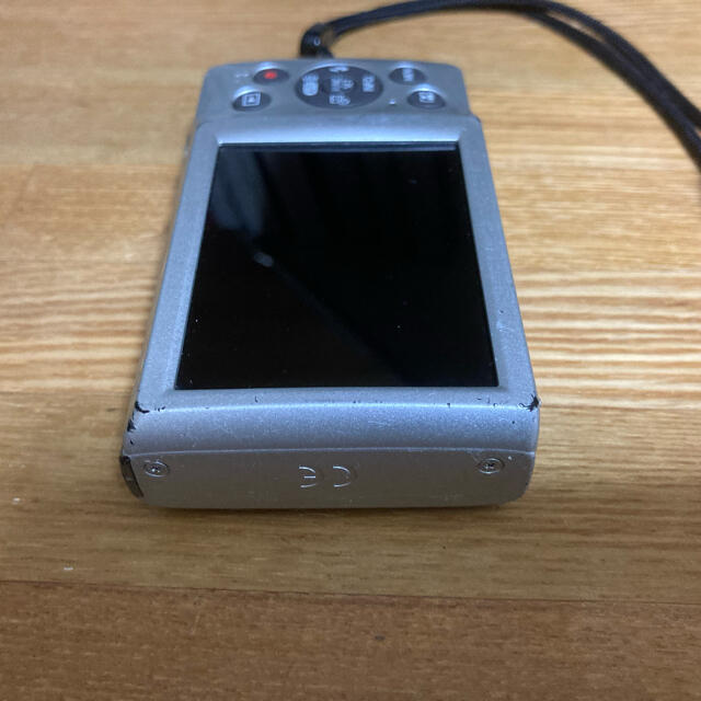 Canon(キヤノン)のixy200 シルバー スマホ/家電/カメラのカメラ(コンパクトデジタルカメラ)の商品写真