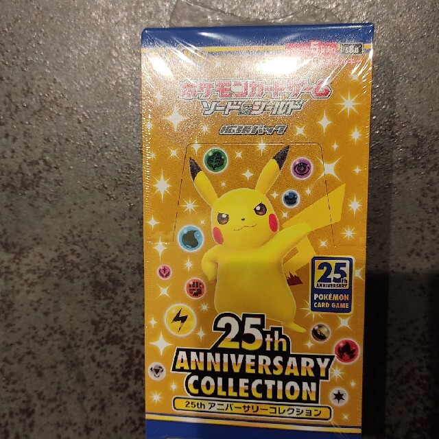 ポケモン(ポケモン)のポケモンカード25th anniversary collectionシュリンク付 エンタメ/ホビーのトレーディングカード(Box/デッキ/パック)の商品写真