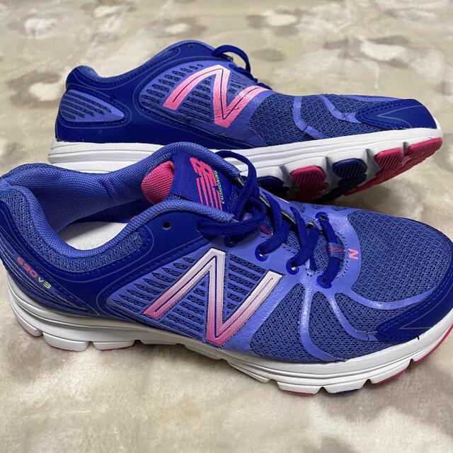 New Balance(ニューバランス)のニューバランス ランニングシューズ W690PP3 22.5cm スポーツ/アウトドアのランニング(シューズ)の商品写真