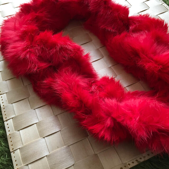 鮮やかな赤いマフラー レディースのファッション小物(マフラー/ショール)の商品写真
