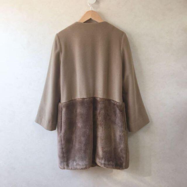 BEAMS(ビームス)の【LAPIS LUCE BEAMS】ノーカラーコート　ファー切り替え　上品 レディースのジャケット/アウター(ロングコート)の商品写真