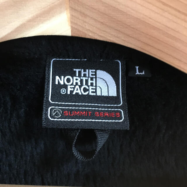 NA61651カラーアンタークティカバーサロフトジャケット　黒赤　Lサイズ　TNF