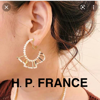アッシュペーフランス(H.P.FRANCE)の【H.P.FRANCE】片耳ピアスdrama フリルパールピアス(ピアス)