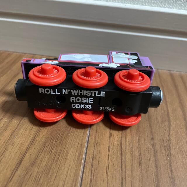 BRIO(ブリオ)の販売終了　レア　ROLL&WHISTLE　ROSIE 木製トーマス　ライト　汽笛 エンタメ/ホビーのおもちゃ/ぬいぐるみ(キャラクターグッズ)の商品写真