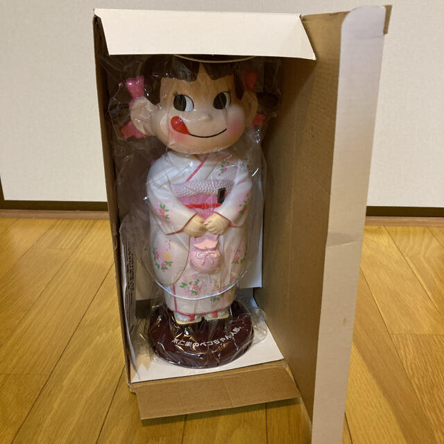 不二家(フジヤ)の新品、未開封ペコちゃん人形、キティブランケット3枚セット エンタメ/ホビーのおもちゃ/ぬいぐるみ(キャラクターグッズ)の商品写真