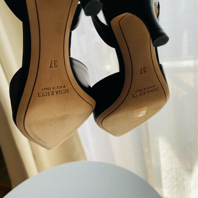 ニナリッチNINA RICCI バックストラップパンプス