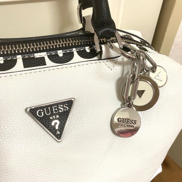 GUESS(ゲス)の【新品未使用】GUESS ボストンバッグ レディースのバッグ(ボストンバッグ)の商品写真