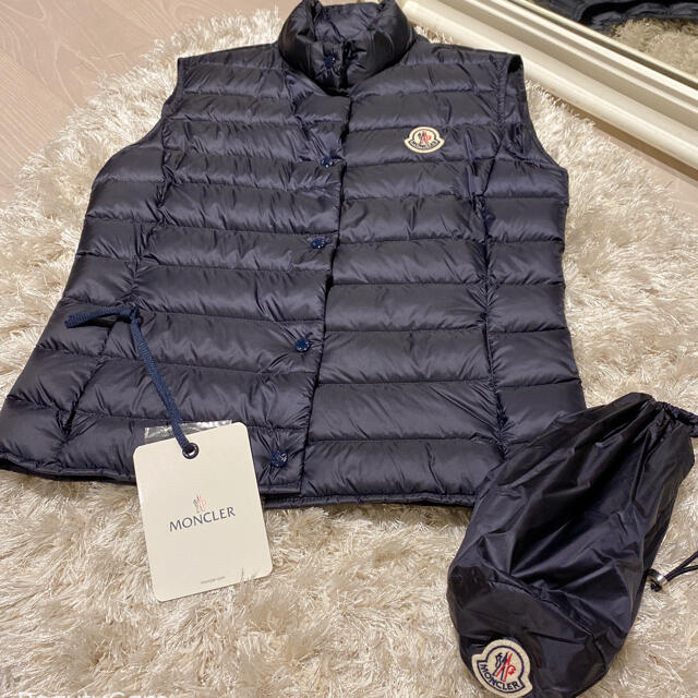 MONCLER(モンクレール)の⭐︎美品⭐︎MONCLER LINE ダウンベスト 0 ダークネイビー タグあり レディースのジャケット/アウター(ダウンベスト)の商品写真