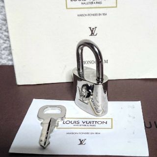 ルイヴィトン(LOUIS VUITTON)のルイヴィトン シルバー カデナ南京錠、鍵付き！(ネックレス)