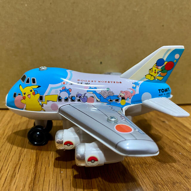 TOMMY(トミー)のポケモン　全日空　飛行機　TOMY エンタメ/ホビーのおもちゃ/ぬいぐるみ(キャラクターグッズ)の商品写真