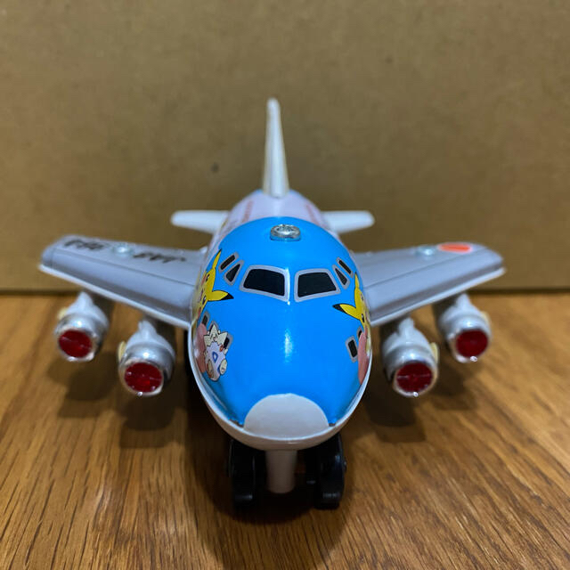 TOMMY(トミー)のポケモン　全日空　飛行機　TOMY エンタメ/ホビーのおもちゃ/ぬいぐるみ(キャラクターグッズ)の商品写真