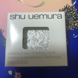 シュウウエムラ(shu uemura)のシュウウエムラ　プレスド　アイシャドウ　クロームシルバー　限定色　新品(アイシャドウ)