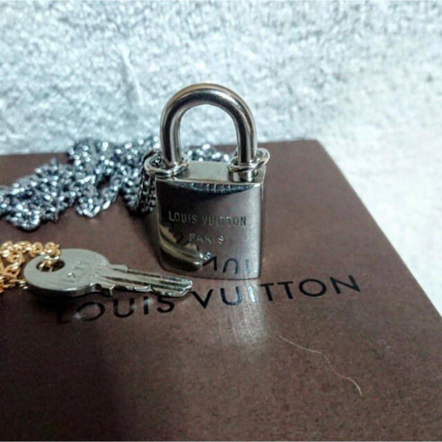 Louis Vuitton】ルイヴィトン シルバー (旧型)カデナ南京錠 - ネックレス