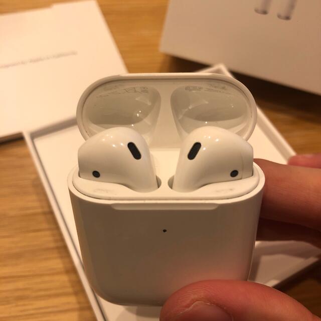 APPLE  AirPods Wireless Charging Case 4